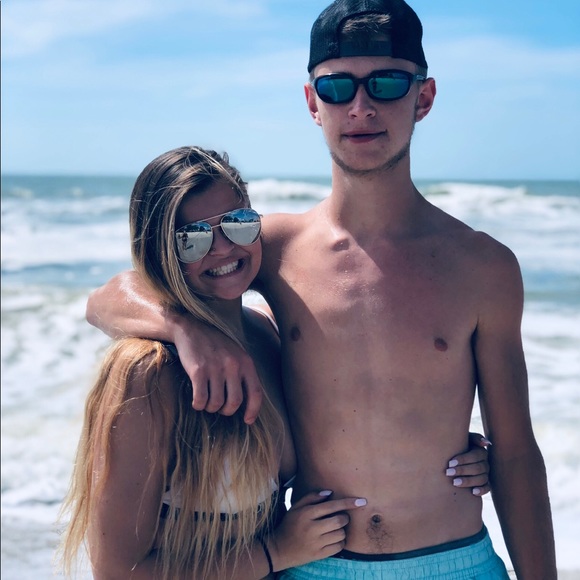 Meet your Posher, Carlie - Picture 1 of 1